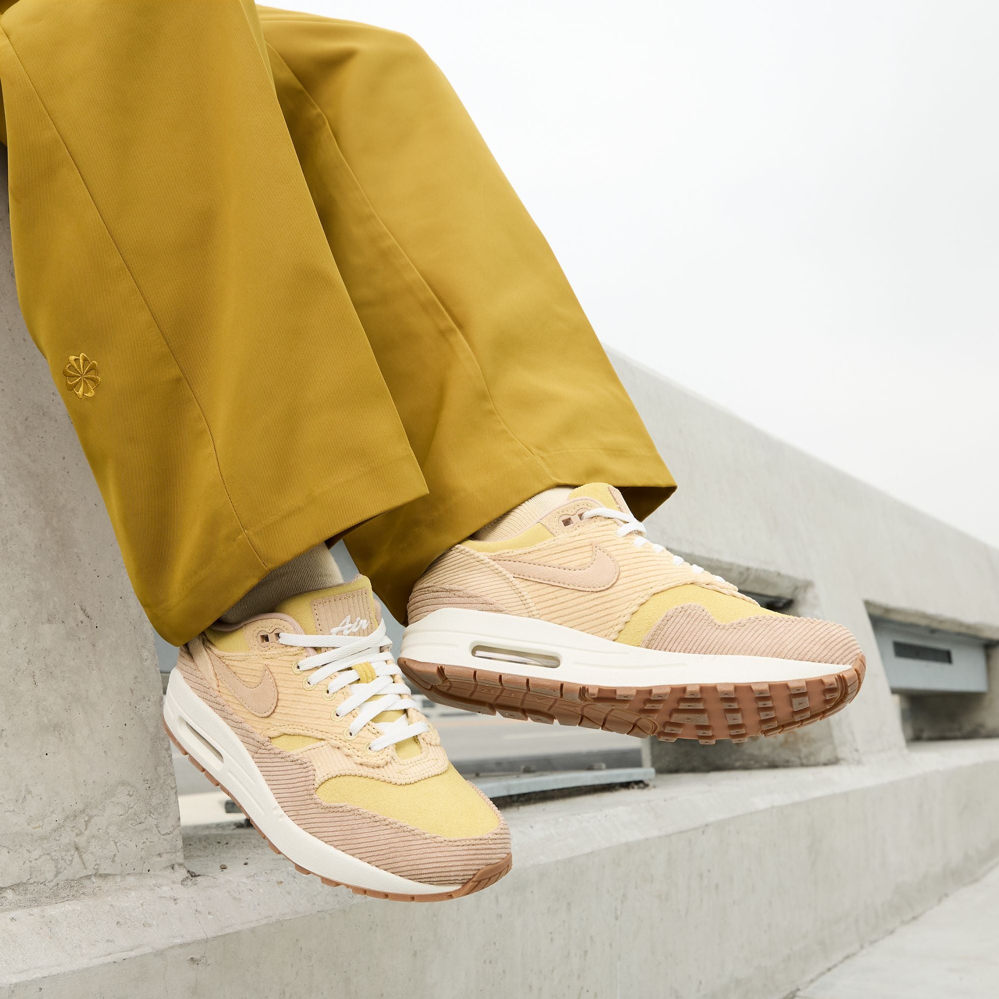 Air Max 1 SE W Corduroy Buff Gold FRUITION